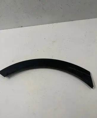 Rear fender molding trim