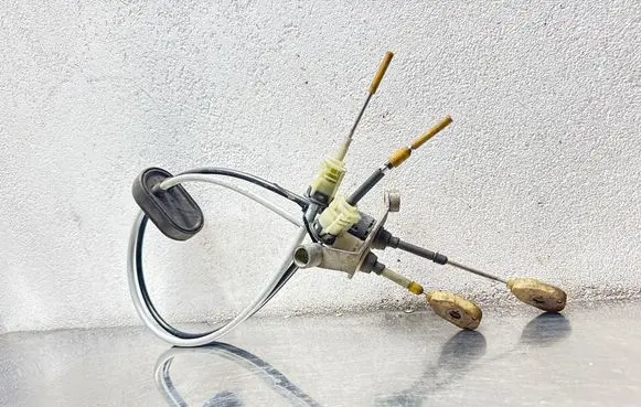 Opel Vectra C Gear shift cable linkage 55354170