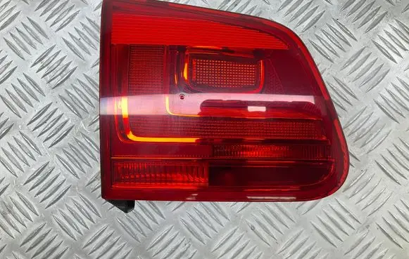 Volkswagen Tiguan Tailgate rear/tail lights 5N0945093H