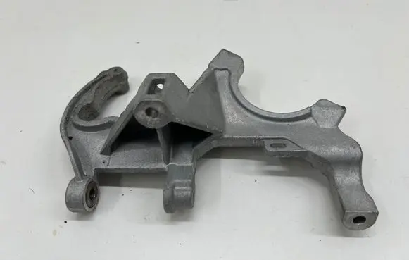 Mercedes-Benz CLA C118 X118 A/C compressor mount bracket A2820162200