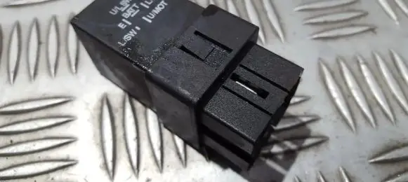 Mitsubishi Carisma Other relay MB954185 72T2TH200