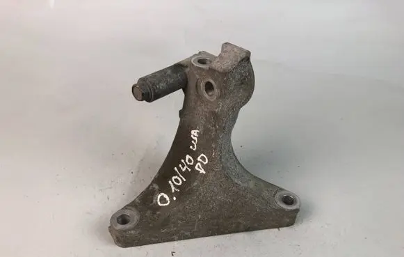 Subaru Outback Engine mounting bracket