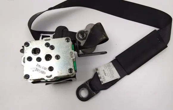 Toyota Urban Cruiser (XP110) Front seatbelt 1033184