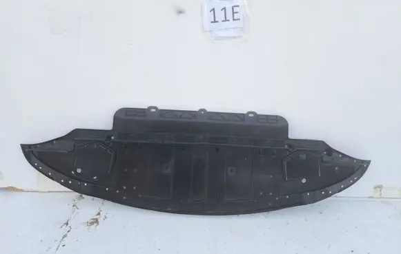 Renault Twingo III Front bumper skid plate/under tray 622355796R