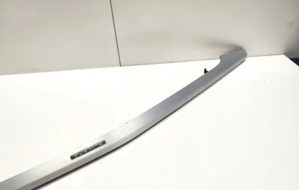 Dashboard glove box trim
