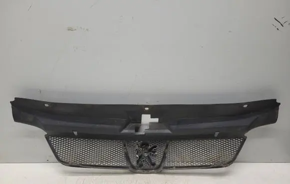Peugeot 406 Front bumper upper radiator grill 9631250277