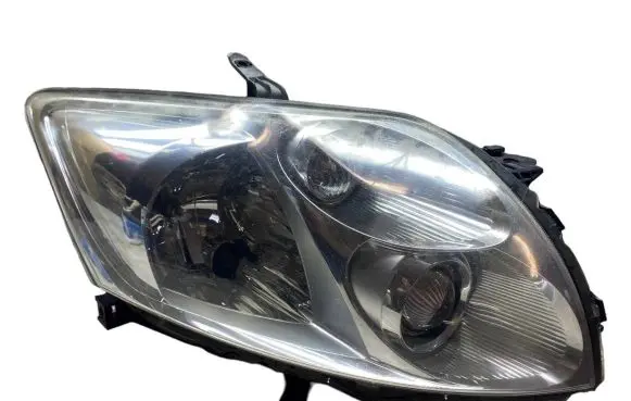 Toyota Auris 150 Headlight/headlamp 8111002470