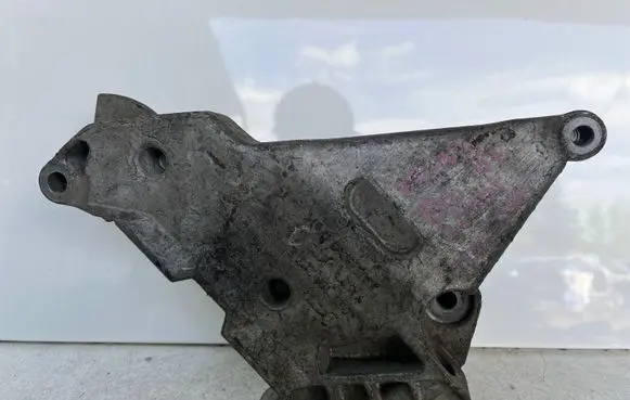 Volkswagen PASSAT B6 Engine mounting bracket 03G199207E V150KTS22