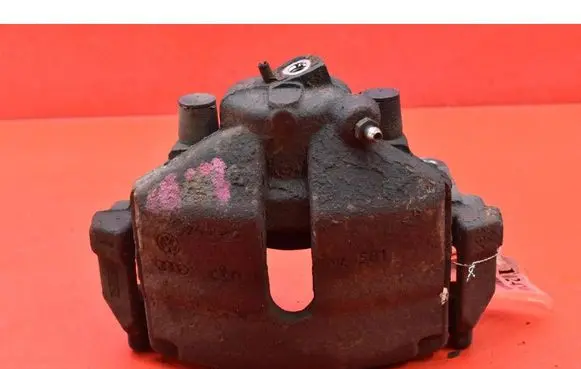 Skoda Superb B6 (3T) Front brake caliper