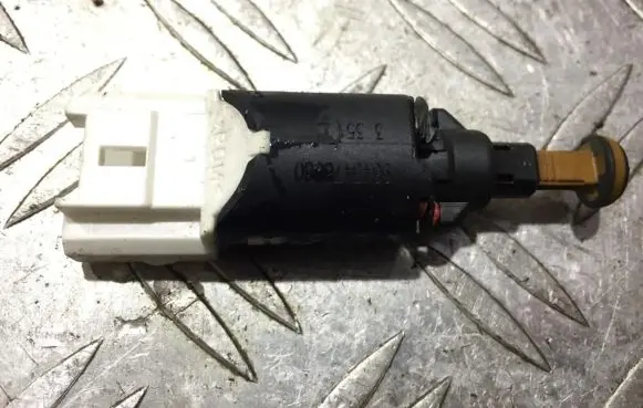 Peugeot 607 Brake pedal sensor switch 9643478880