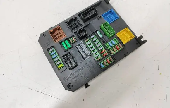 Peugeot 308 BSM Control unit 9806687880 S180204003B BSIQ0301