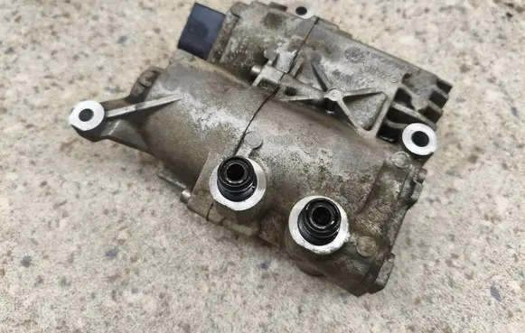 Mercedes-Benz C W205 Oil pump A2222700201 16T2161000881