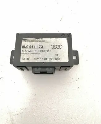 Audi A8 S8 D2 4D Alarm control unit/module 8L0951173