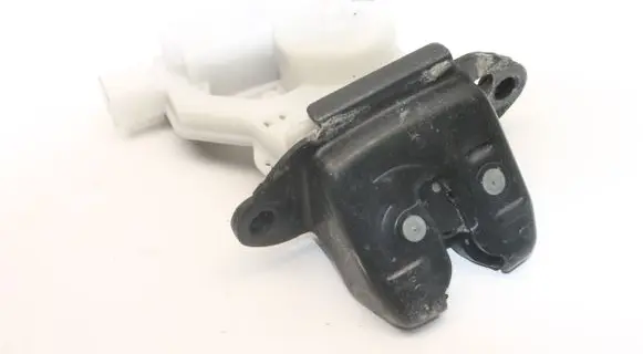 Nissan Pulsar Tailgate/trunk/boot lock/catch/latch