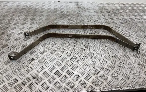 Fuel tank mounting bracket
