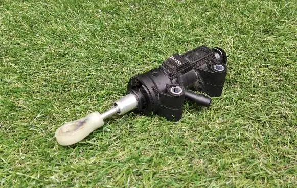 BMW 3 E92 E93 Clutch master cylinder 6773670 21526773670