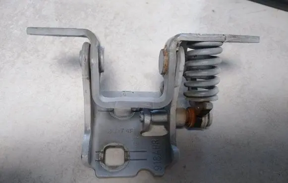 Chrysler 200 Front door lower hinge 55360918AH
