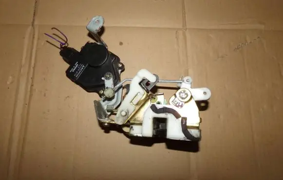Mitsubishi Galant Rear door lock