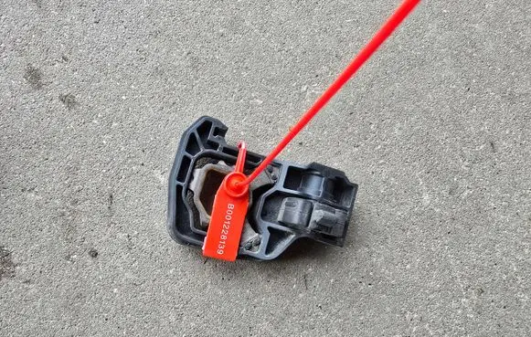 BMW 5 F10 F11 Radiator mount bracket 7575248
