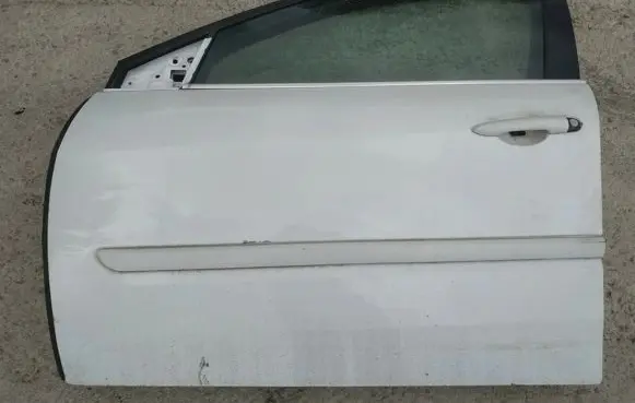 Renault Laguna III Front door baltos