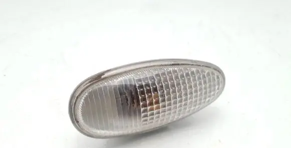 Mitsubishi Pajero Front fender indicator light