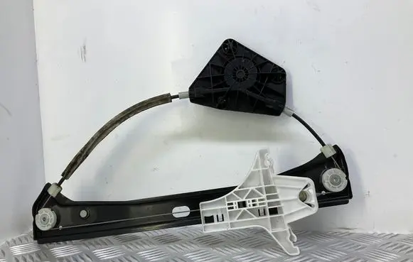 Volkswagen Jetta VI Rear window lifting mechanism without motor 5C6839461D
