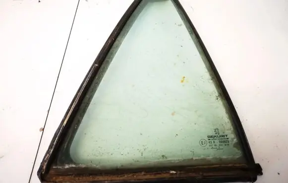 Peugeot 406 Rear vent window glass 