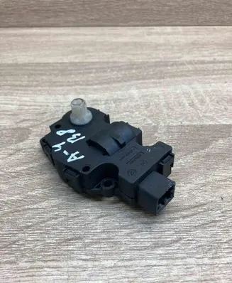 Audi A4 S4 B8 8K Air flap motor/actuator EFB430 15072011 K9749006