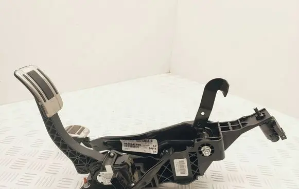 Peugeot 5008 II Pedal assembly 9820641780 10143811