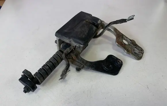 BMW 3 E46 Tailgate/trunk/boot hinge 8254015
