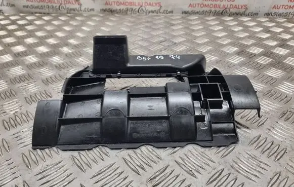 Volkswagen PASSAT B5.5 Oil breather separator 06B103623C