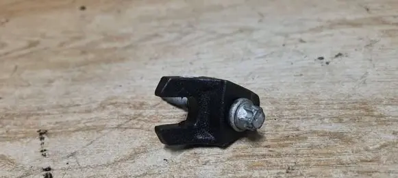 Volvo V40 Fuel Injector clamp holder 927018