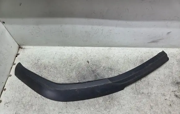 Toyota Avensis T250 Front bumper lip 