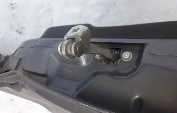 Opel Zafira A Rear door check strap stopper