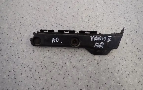 Toyota Yaris Front bumper mounting bracket