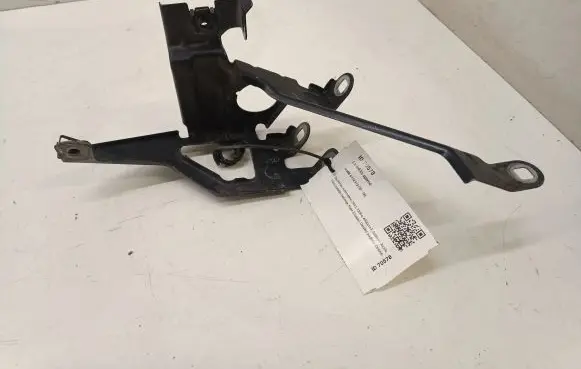 BMW 6 F12 F13 Fender mounting bracket