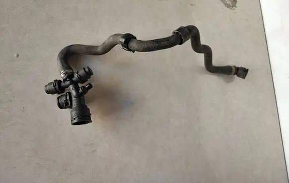 BMW 4 F32 F33 Engine coolant pipe/hose 8597638 8513834