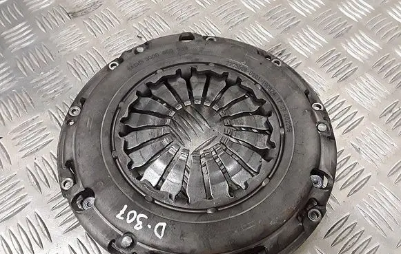 Nissan Qashqai Pressure plate 3000950538