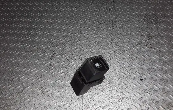 Volkswagen PASSAT B5.5 Fuel tank opening switch 1J0959833A