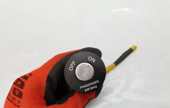KIA Magentis Passenger airbag on/off switch 378090