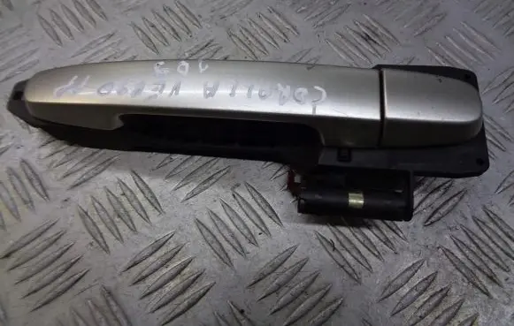 Toyota Corolla Verso E121 Front door exterior handle/bracket 