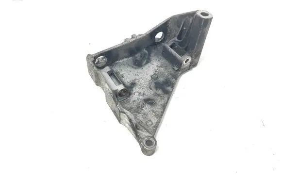 Volkswagen Touareg I Engine mounting bracket 070903143C