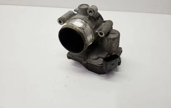 Volkswagen Jetta VI Throttle valve 03L128063R