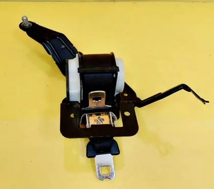 Mazda 5 Middle seatbelt (rear) T0263A