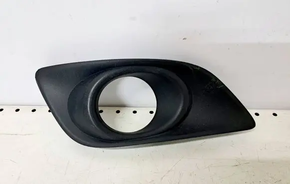 Toyota Avensis T250 Front fog light trim/grill 