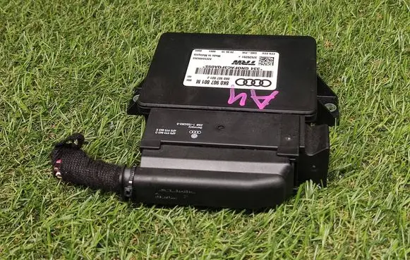 Audi A4 Allroad B8 Hand brake control module 8K0907801M 8K0907801J 32620291A