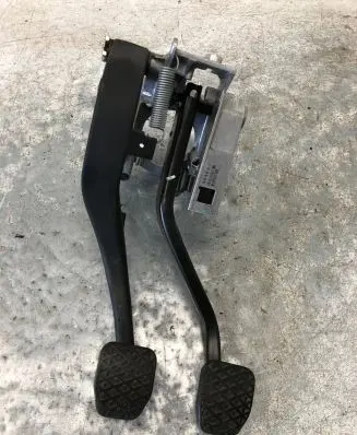 BMW 1 E81 E87 Pedal assembly 6751665