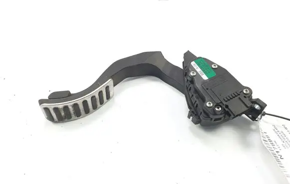 Accelerator throttle pedal