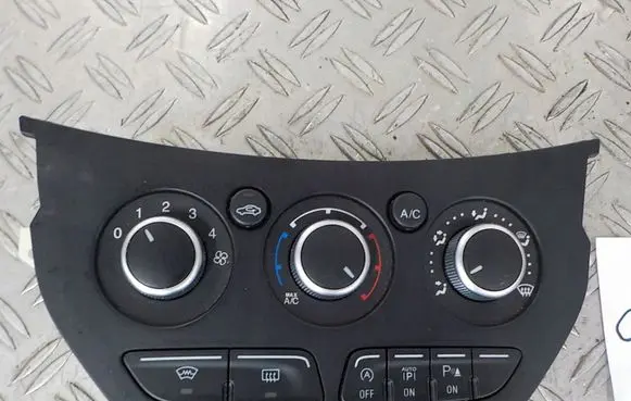 Ford Kuga II Climate control unit