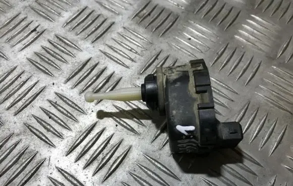 Headlight level adjustment motor